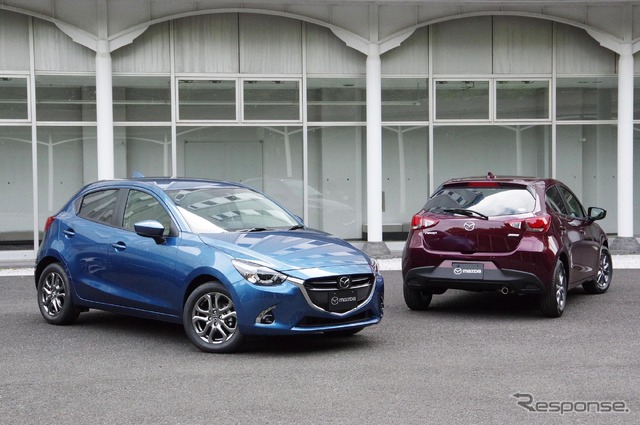 マツダ デミオ 改良新型(左は特別仕様車の「Tailored Brown」)