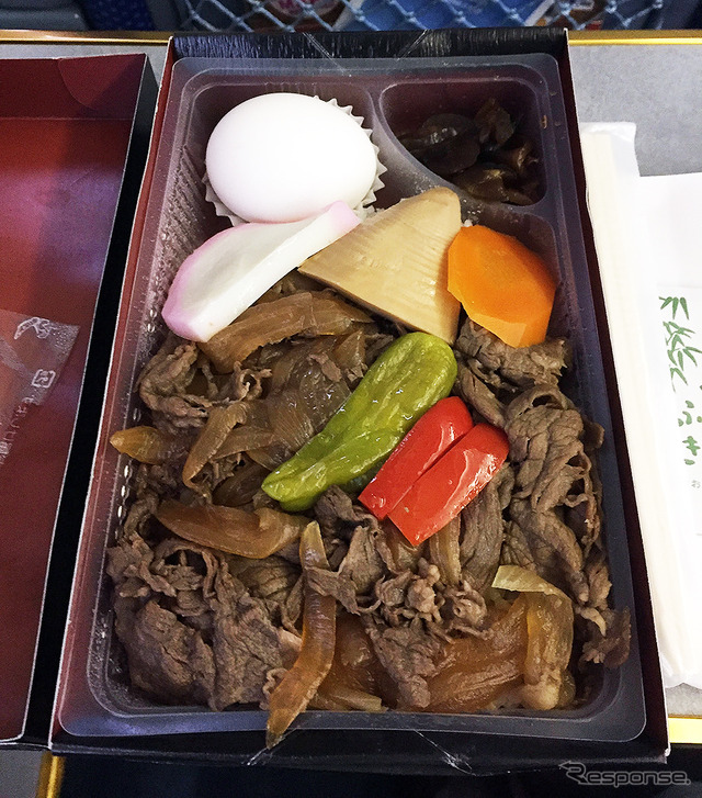 日光土産として人気の「元祖栃木牛めし弁当」(油源)