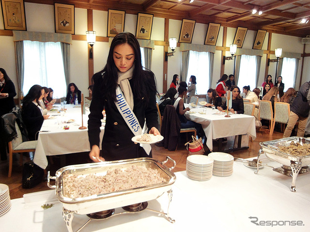 日光を訪れたミス・インターナショナル世界大会出場者たち（10月13日）