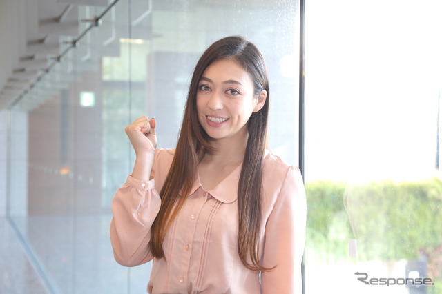 “美しすぎるレーサー”としても注目を集め、くるまマイスター検定のアンバサダーにも就任した塚本奈々美さん