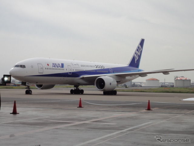 東京2020特別デカール機公開記念イベント(10月14日、羽田空港JAL M2格納庫)