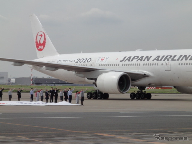 東京2020特別デカール機公開記念イベント(10月14日、羽田空港JAL M2格納庫)