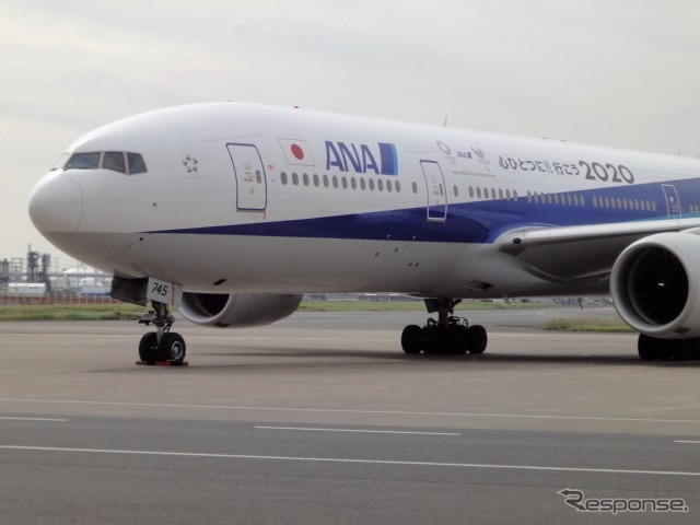 東京2020特別デカール機公開記念イベント(10月14日、羽田空港JAL M2格納庫)