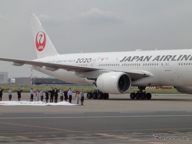 東京2020特別デカール機公開記念イベント（10月14日、羽田空港JAL M2格納庫）