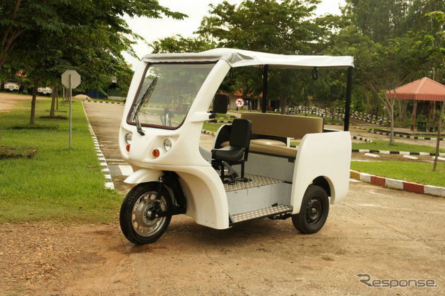 新型モデルのE-TukTuk(乗客タイプ)