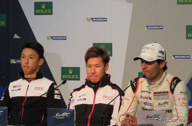 金曜プレスカンファレンスに出席した(左から)中嶋一貴、小林可夢偉、M.ウェーバー。