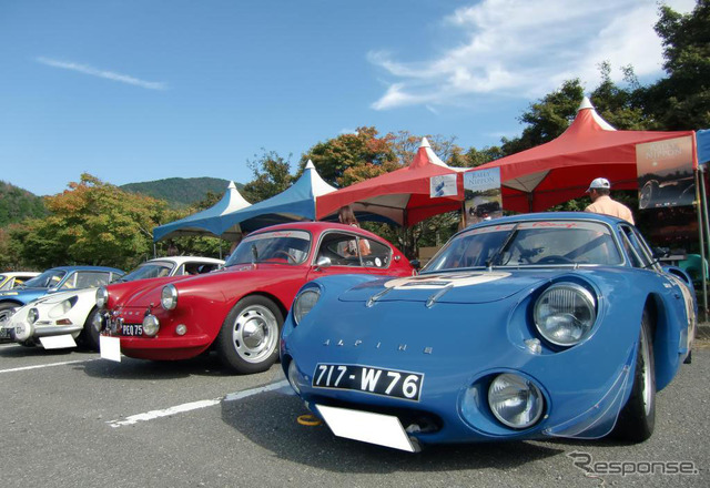 今回の華、アルピーヌM63(左)と、同じくアルピーヌA106ミッレ・ミリア(右)