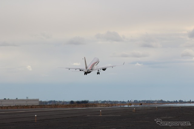 MRJの離陸（グラント・カウンティ空港）　〈写真提供　三菱航空機〉