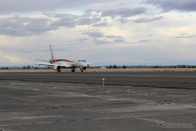 MRJの着陸（グラント・カウンティ空港）　〈写真提供　三菱航空機〉