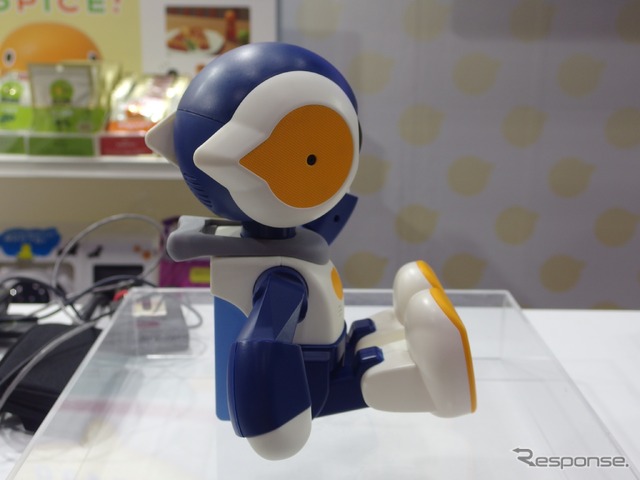 タカラトミーもっとなかよしRobi jr.(ロビジュニア) 〈撮影 高木啓〉