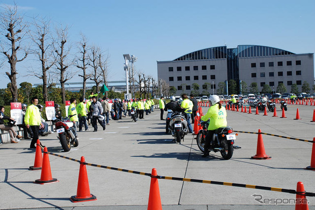 【東京モーターサイクルショー07】試乗会で一番人気はピアジオ