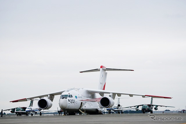 前週の予行では1機のみの飛来だったが、本番では2機が入間基地に飛来したXC-2。