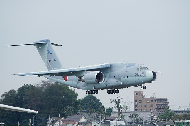 現状、入間基地で発着できる機体としてはこのXC-2が「最も大きいもの」となる。