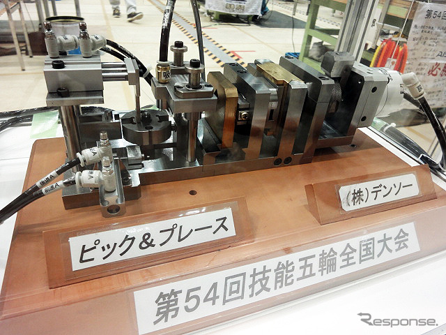 山形市・天童市・寒河江市・山辺町の各会場で行われた技能五輪全国大会(10月21~24日) 「機械組立て」競技のようす