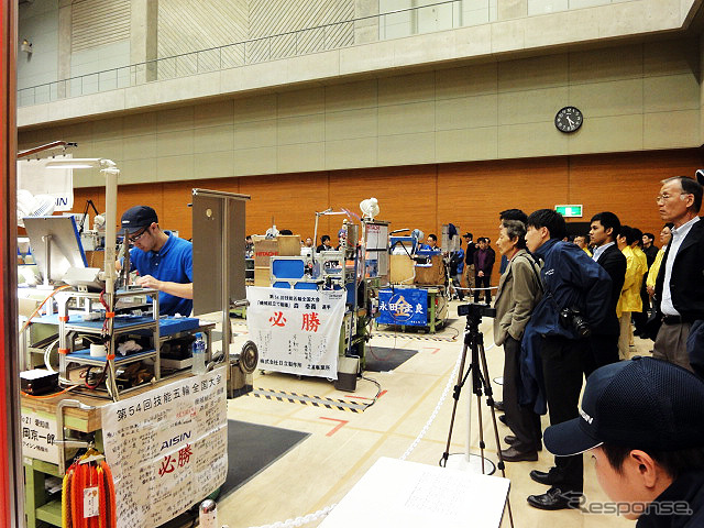 山形市・天童市・寒河江市・山辺町の各会場で行われた技能五輪全国大会(10月21~24日) 「機械組立て」競技のようす