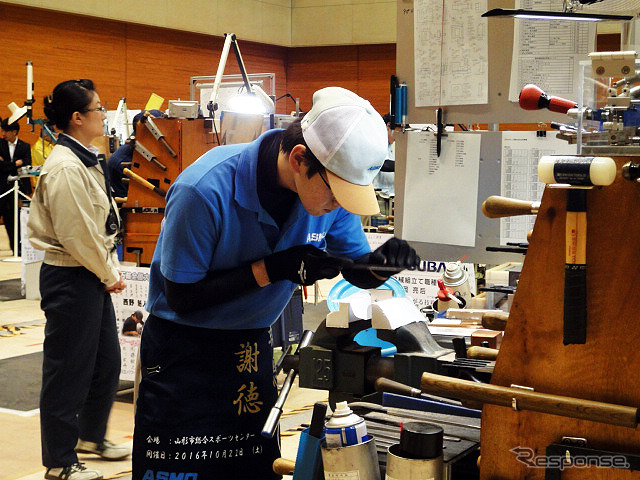 山形市・天童市・寒河江市・山辺町の各会場で行われた技能五輪全国大会(10月21~24日) 「機械組立て」競技のようす