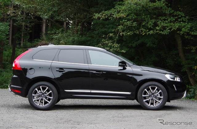 ボルボ XC60 T5 AWDクラシック(ディーラーオプション「フロントバンパーバー」「リアスキッドプレート」「リアエンターテイメントシステム」装着車)