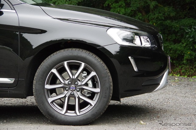 ボルボ XC60 T5 AWDクラシック(ディーラーオプション「フロントバンパーバー」「リアスキッドプレート」「リアエンターテイメントシステム」装着車)