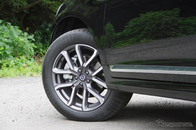 ボルボ XC60 T5 AWDクラシック(ディーラーオプション「フロントバンパーバー」「リアスキッドプレート」「リアエンターテイメントシステム」装着車)