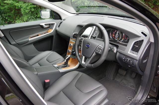 ボルボ XC60 T5 AWDクラシック(ディーラーオプション「フロントバンパーバー」「リアスキッドプレート」「リアエンターテイメントシステム」装着車)