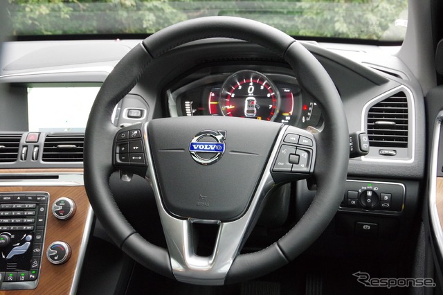 ボルボ XC60 T5 AWDクラシック(ディーラーオプション「フロントバンパーバー」「リアスキッドプレート」「リアエンターテイメントシステム」装着車)