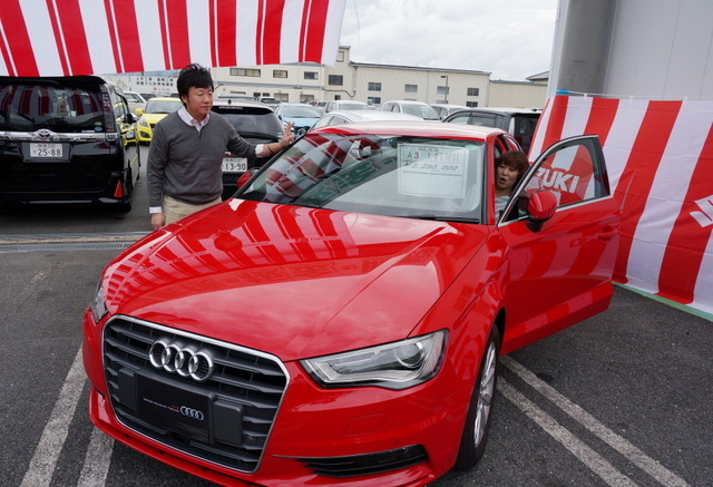 展示車両(アウディA3)に乗車してシートの座り心地を体験することもできた