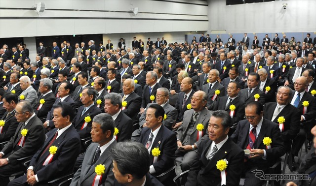 2016年の表彰は二輪車団体で最多の受章となった自動車関係功労者大臣表彰（27日・国交省）