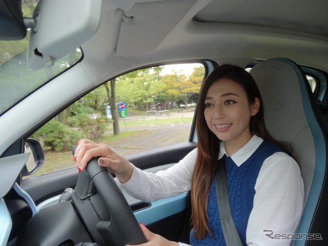 塚本奈々美、新型トゥインゴに試乗