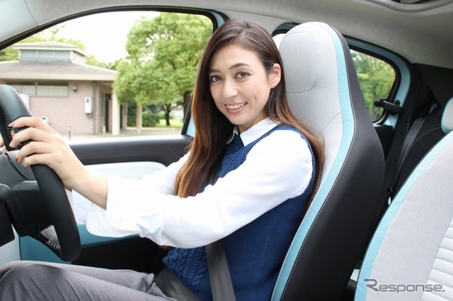 塚本奈々美、新型トゥインゴに試乗