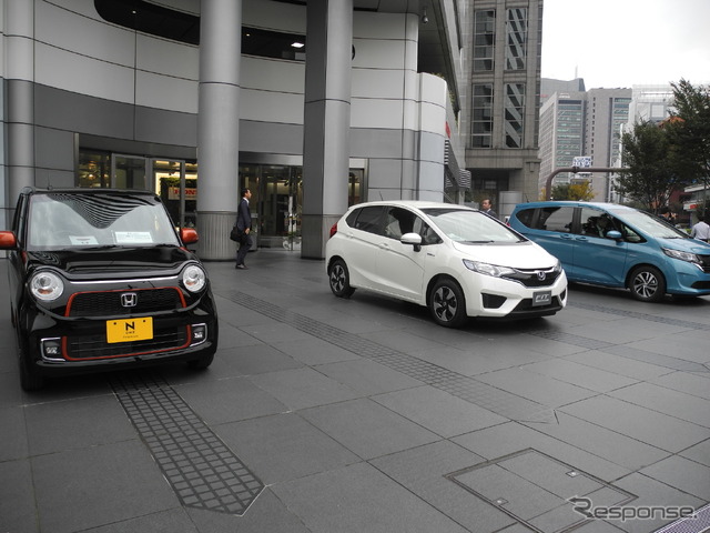 東京・青山の本社前には発売中の車がズラリと並ぶ