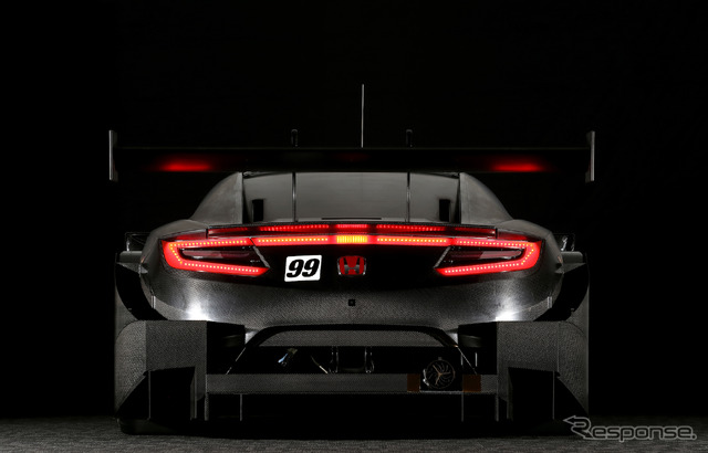 2017年型のホンダのGT500参戦車「NSX-GT」。