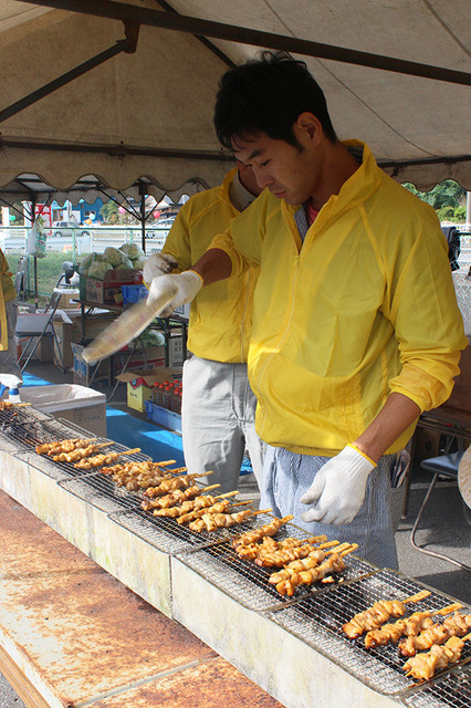 大人気の焼き鳥は、準備した1500食がお昼前に完売