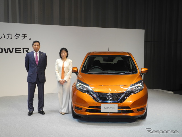 日産自動車『ノートe-POWER』の発表会。西川廣人共同CEO（左）と星野朝子専務執行役員