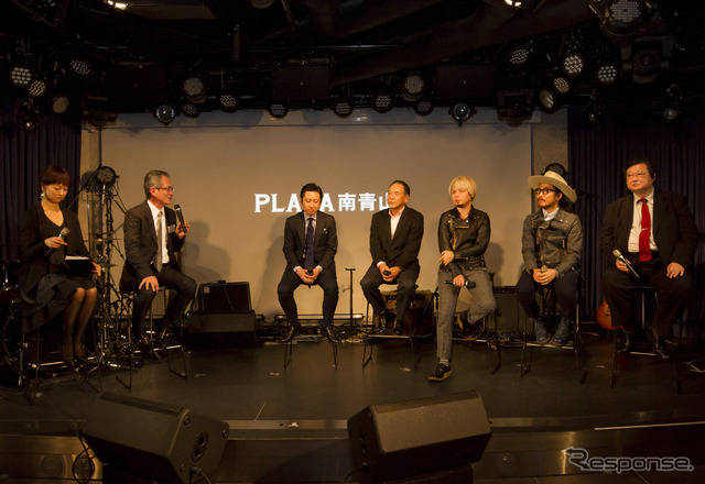 各コラボレーション・ブランドの代表者らと大学教授によるトークショー(11月2日)