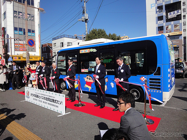 クレヨンしんちゃんラッピング電車＆バス出発式（東武鉄道春日部駅、11月3日）