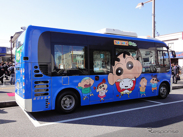 クレヨンしんちゃんラッピング電車&バス出発式(東武鉄道春日部駅、11月3日)