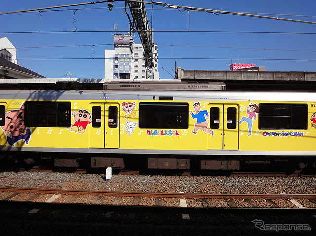 クレヨンしんちゃんラッピング電車&バス出発式(東武鉄道春日部駅、11月3日)