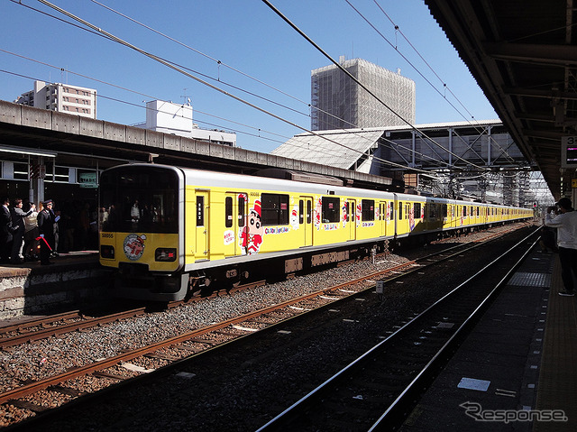 クレヨンしんちゃんラッピング電車＆バス出発式（東武鉄道春日部駅、11月3日）