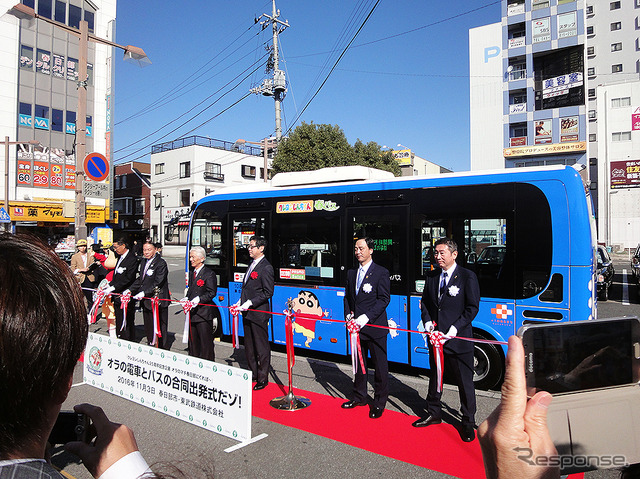 クレヨンしんちゃんラッピング電車&バス出発式(東武鉄道春日部駅、11月3日)