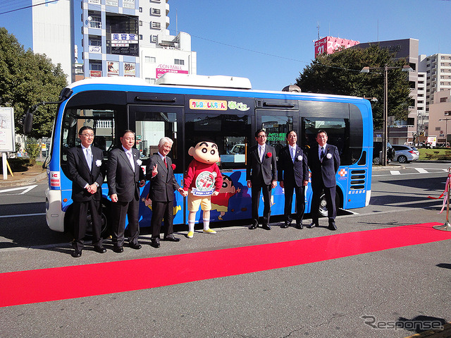 クレヨンしんちゃんラッピング電車&バス出発式(東武鉄道春日部駅、11月3日)