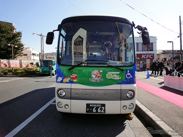 クレヨンしんちゃんラッピング電車&バス出発式(東武鉄道春日部駅、11月3日)