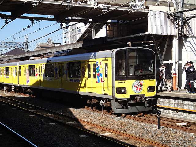 クレヨンしんちゃんラッピング電車&バス出発式(東武鉄道春日部駅、11月3日)