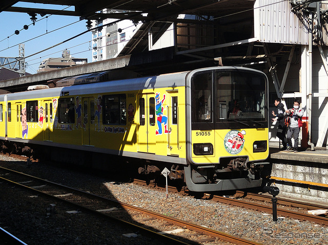 クレヨンしんちゃんラッピング電車&バス出発式(東武鉄道春日部駅、11月3日)