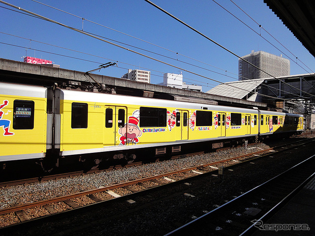 クレヨンしんちゃんラッピング電車&バス出発式(東武鉄道春日部駅、11月3日)