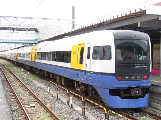 「マリフェス」では「千葉県にゆかりのある特急電車」が展示される。写真は千葉県内のJR線で運用されている特急形電車の255系。