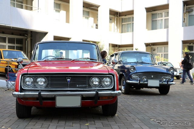 トヨタ 1600GT5(左)とトヨペットコロナ1500DX(右)