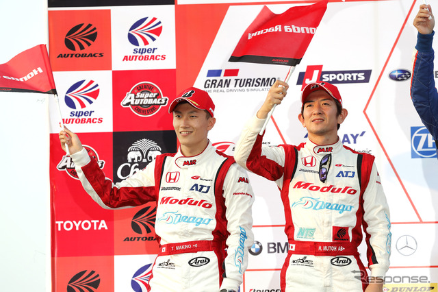 SUPER GTの今季タイ戦では、武藤英紀（右）とGT500デビューだった牧野任祐（左）のコンビで、#15 NSXは2位表彰台を獲得。