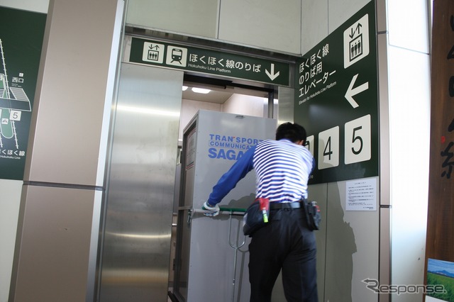 六日町駅のエレベーターでほくほく線のホームへ。