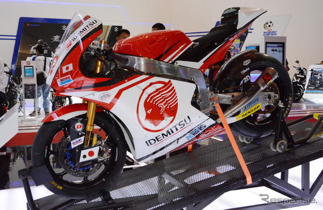 出光興産はメインスポンサーを務める出光ホンダ・チームアジアのMoto2マシンを展示