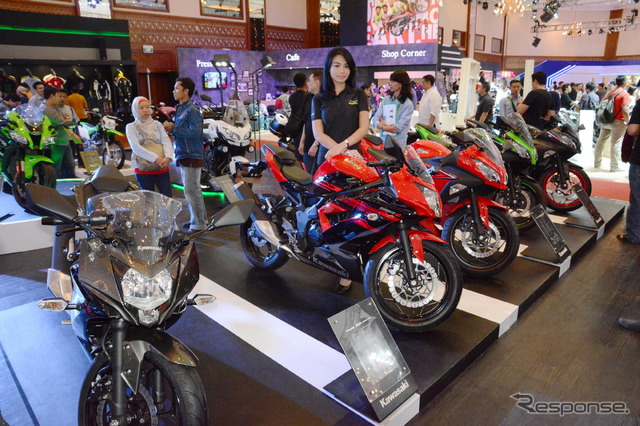 カワサキは250ccモデルに注目が集まった